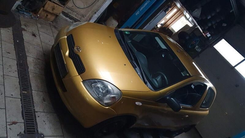 Gelb Gebraucht 1999 Toyota Yaris Kleinwagen | 1.600 € (Guter Preis) - Bild 1/3