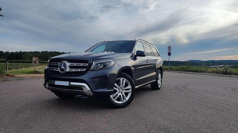 Grau Gebraucht 2016 Mercedes GLS350 SUV | 32.900 € (Fairer Preis) - Bild 1/4