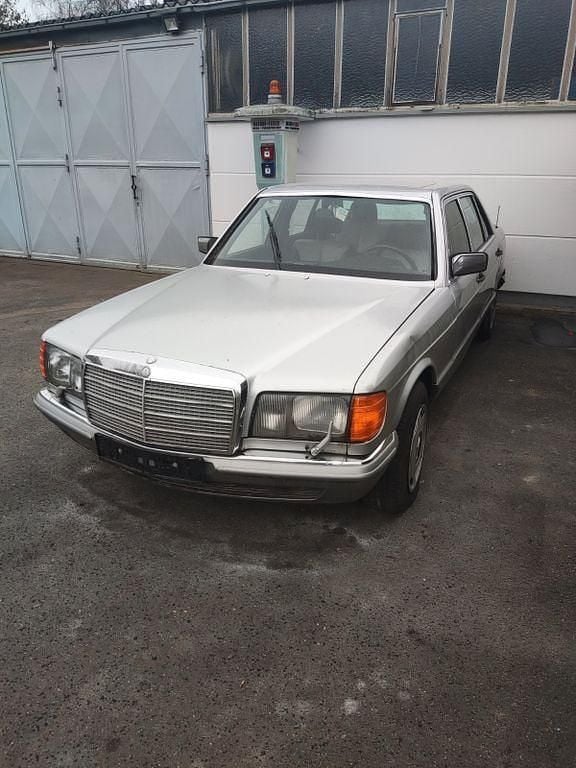 Gebraucht Mercedes E500 249 PS (183 kW) 1984 Silber Limousine