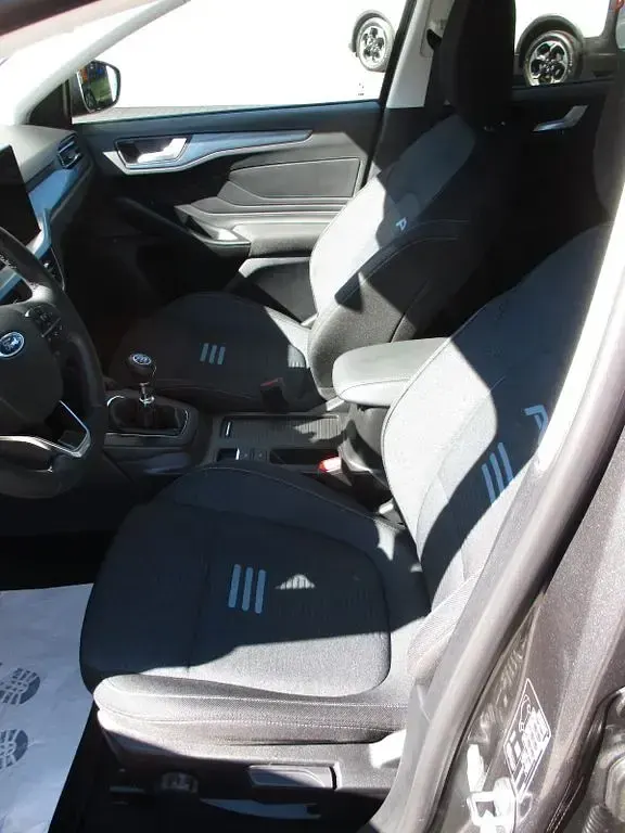 Używany Ford Focus Active 125 KM (91 kW) 2023 Szary Sedan/Limuzyna