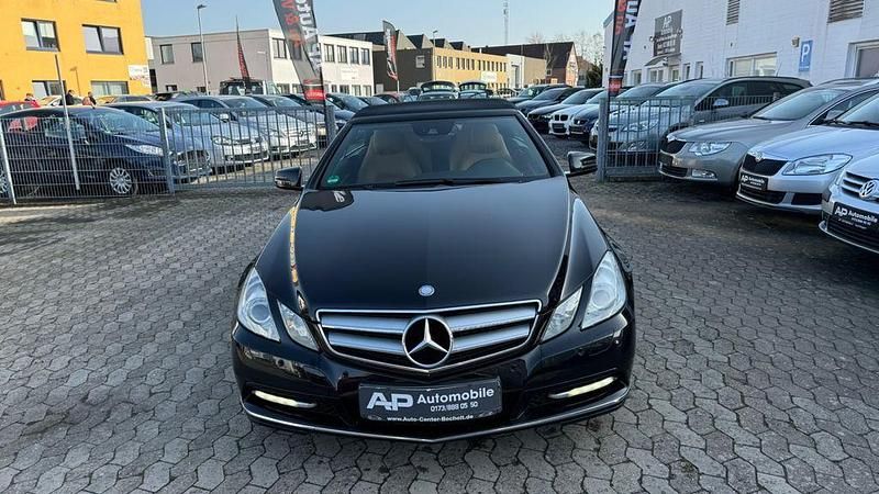 Gebraucht Mercedes E250 204 PS (150 kW) 2011 Schwarz Cabrio