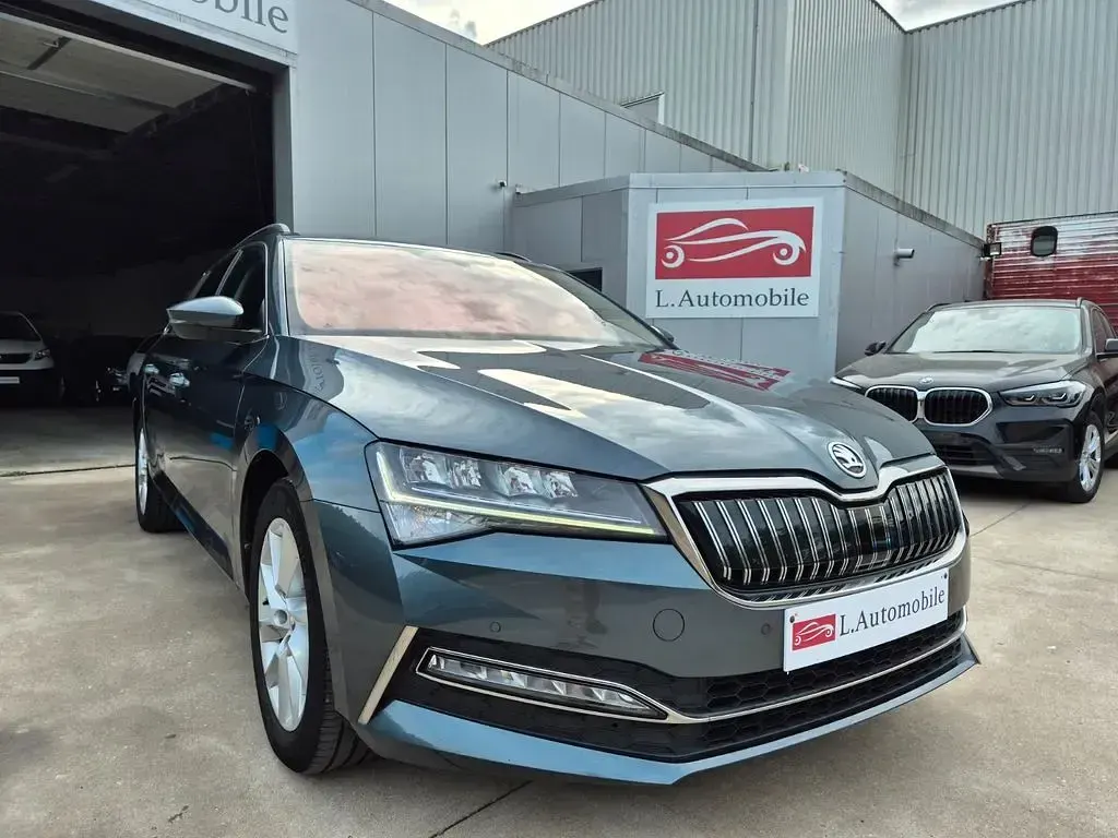 Gebraucht Skoda Superb 218 PS (160 kW) 2021 Grau Limousine