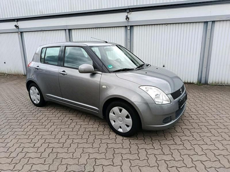 Grau Gebraucht 2007 Suzuki Swift Kleinwagen | 2.800 € (Fairer Preis) - Bild 1/4
