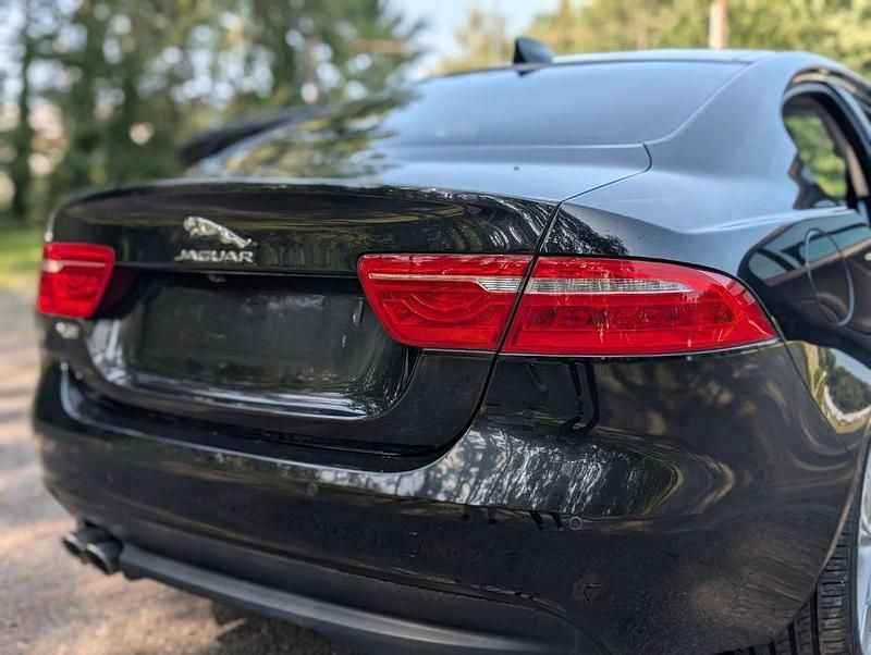 Gebraucht Jaguar XE Portfolio 180 PS (132 kW) 2017 Schwarz Limousine