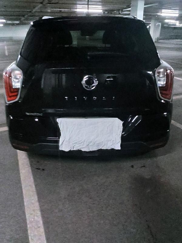 Schwarz Gebraucht 2020 Ssangyong (KGM) Tivoli Crystal SUV | 10.850 € (Superpreis) - Bild 1/4