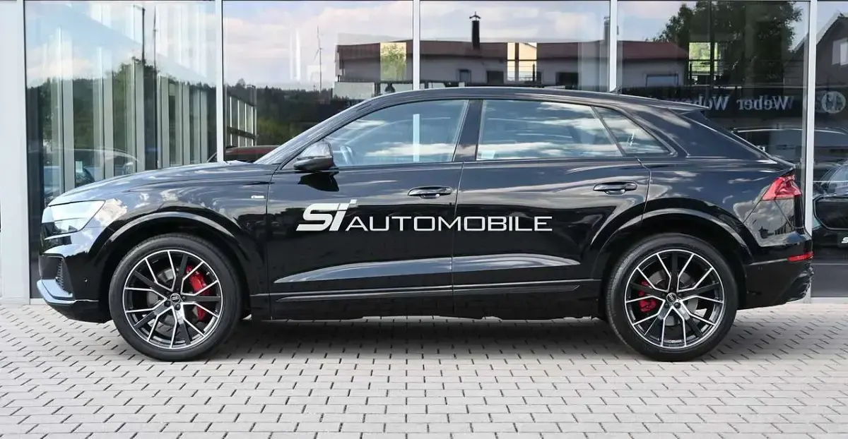 Gebraucht Audi Q8 Competition 286 PS (210 kW) 2023 Mythosschwarz metallic SUV