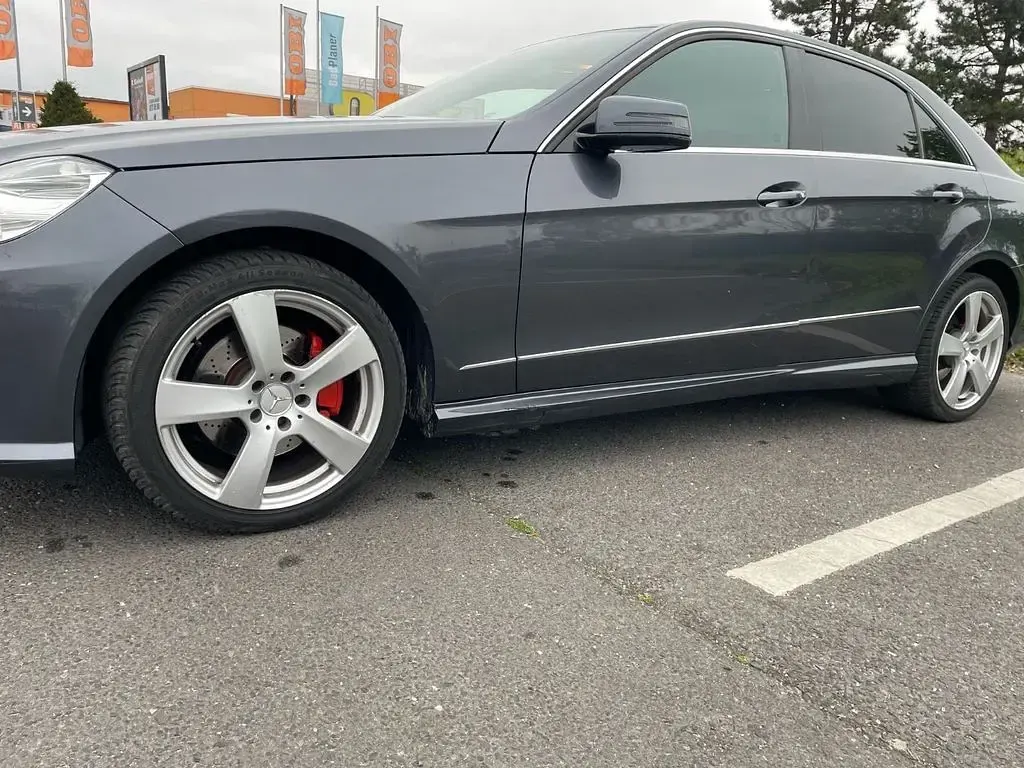 Gebraucht Mercedes E250 Avantgarde 204 PS (150 kW) 2012 Kombi