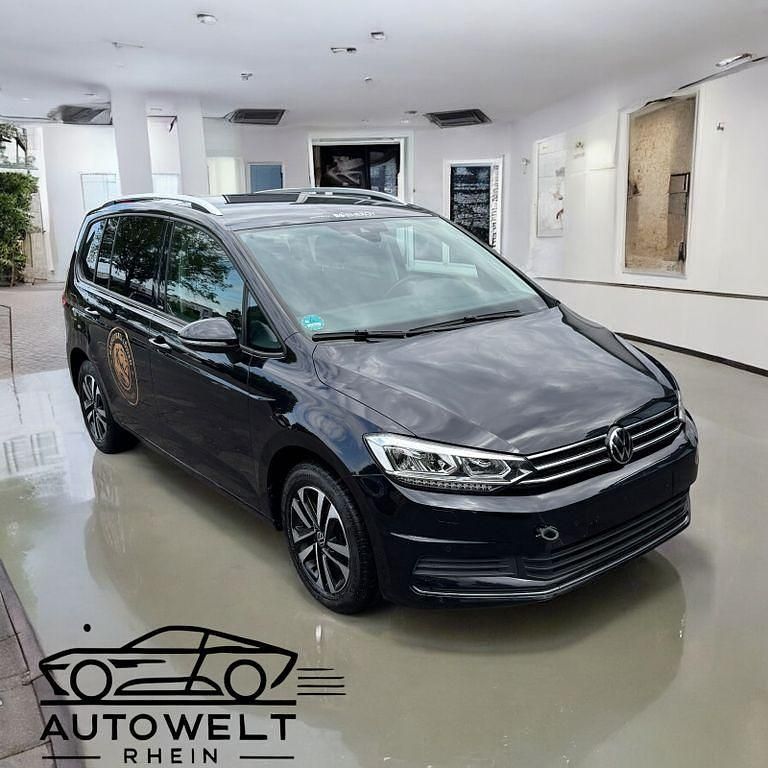 Schwarz Gebraucht 2020 VW Touran United Van / Kleinbus | 17.490 € (Superpreis) - Bild 1/4