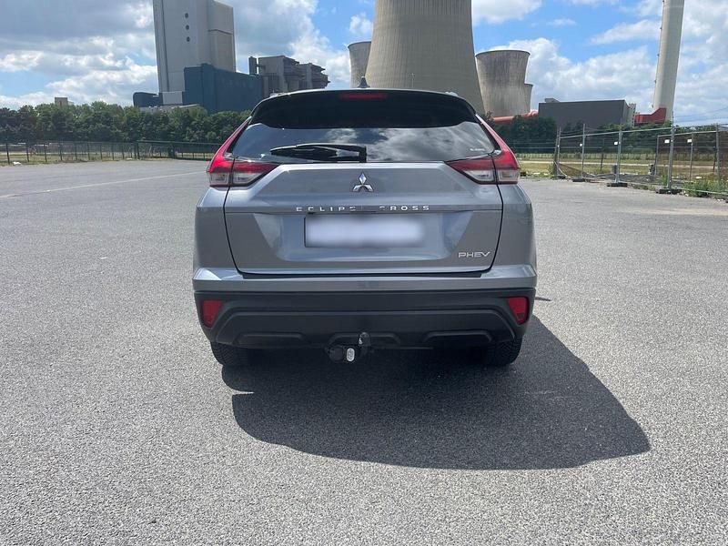 Gebraucht Mitsubishi Eclipse Cross Basis 188 PS (138 kW) 2022 Grau SUV
