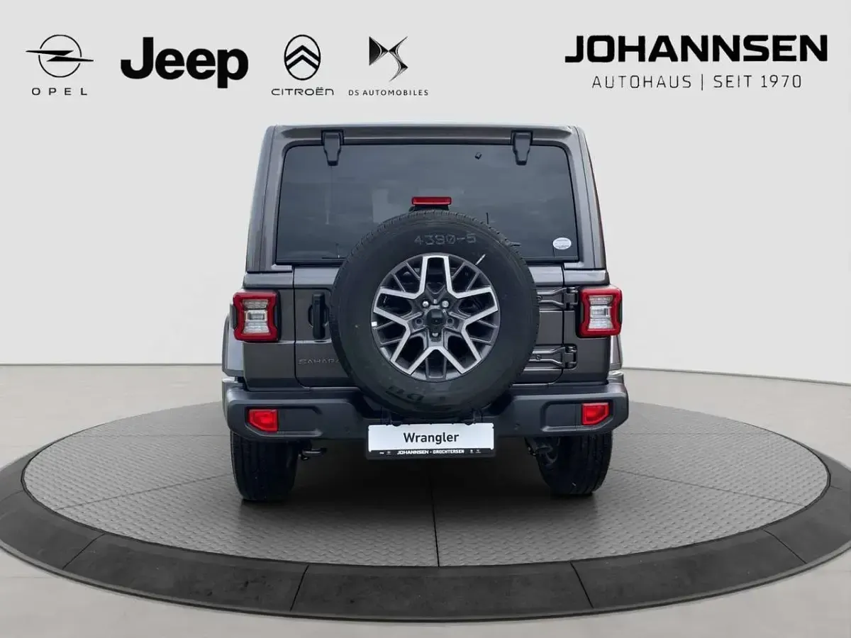 Neu Jeep Wrangler Sahara 272 PS (200 kW) 2025 Grau SUV