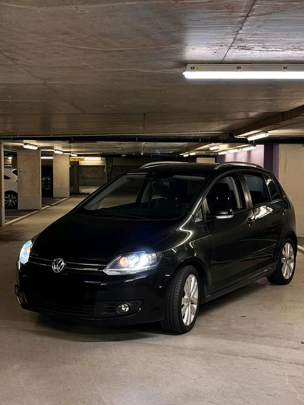 Schwarz Gebraucht 2010 VW Golf Plus Cross Comfortline Van / Kleinbus | 7.999 € (Fairer Preis) - Bild 1/4