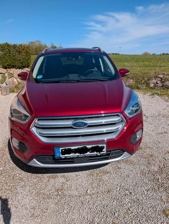 Usado Ford Kuga Titanium 150 HP (110 kW) 2018 Vermelho SUV