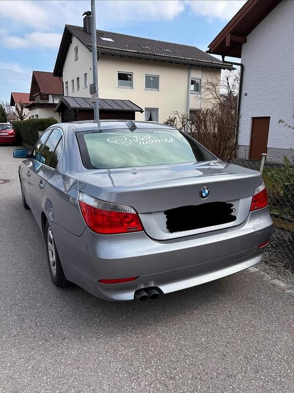 Gebraucht BMW 523 177 PS (130 kW) 2008 Silber Limousine