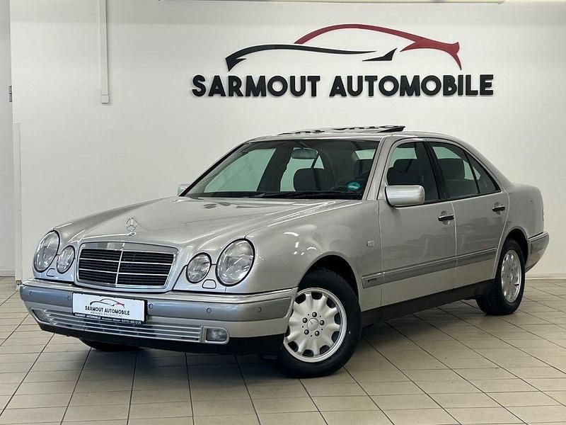 Silber Gebraucht 1998 Mercedes E240 Elegance Limousine | 8.990 € - Bild 1/4
