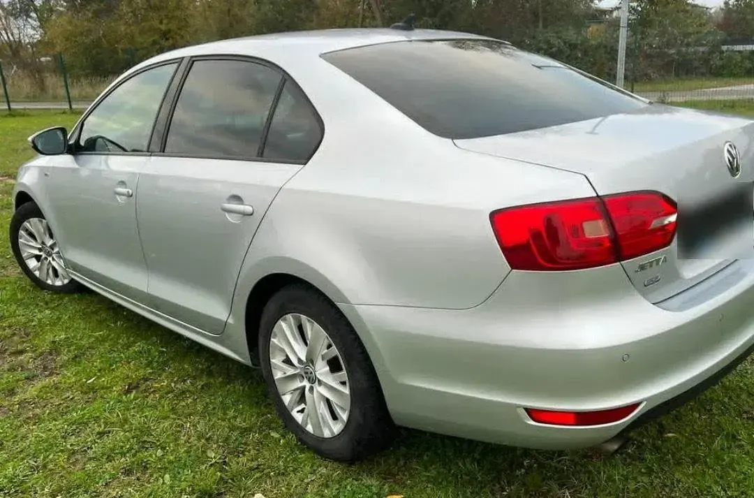 Gebraucht VW Jetta 105 PS (77 kW) 2015 Silber Limousine