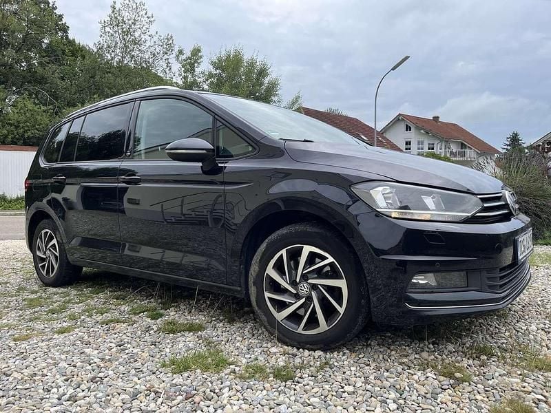 Schwarz Gebraucht 2017 VW Touran Sound Van / Kleinbus | 13.500 € (Teuer) - Bild 1/4