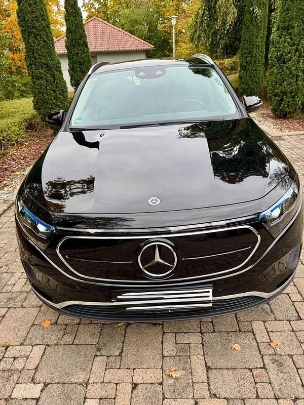 Gebraucht Mercedes EQA250 139 kW (190 PS) 2022 Schwarz SUV