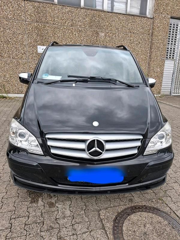 Schwarz Gebraucht 2011 Mercedes Viano Van / Kleinbus | 24.499 € - Bild 1/4