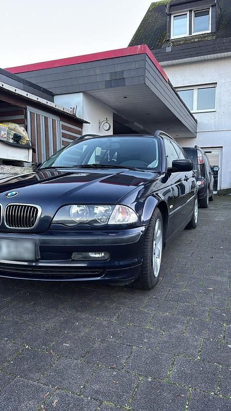 Second-hand BMW 320 150 CP (110 kW) 2000 Albastru Break