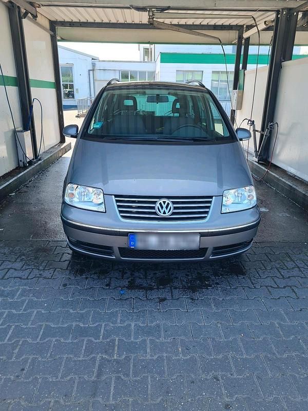 Grau Gebraucht 2009 VW Sharan Van / Kleinbus | 7.200 € (Teuer) - Bild 1/4