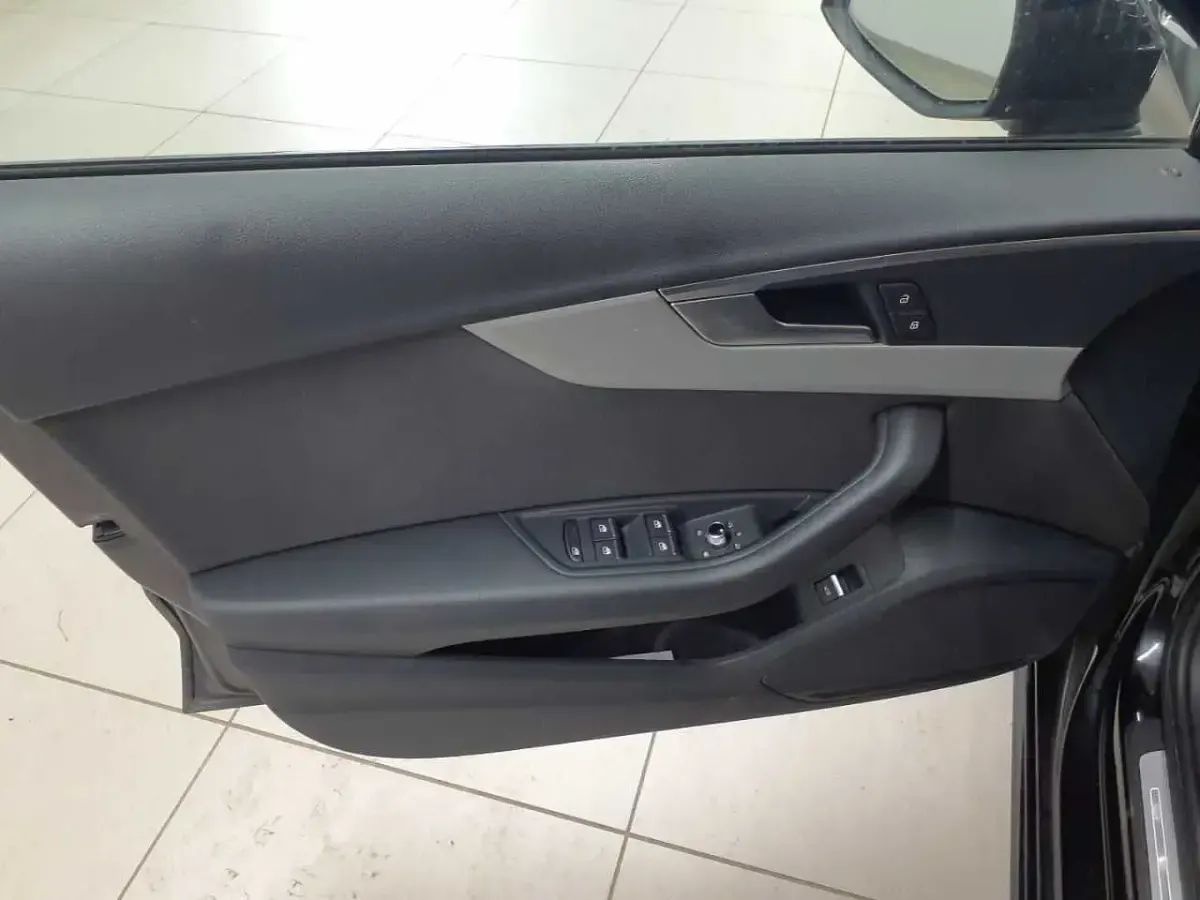 Gebraucht Audi A4 S-Line 204 PS (150 kW) 2022 Mythosschwarz metallic Kombi