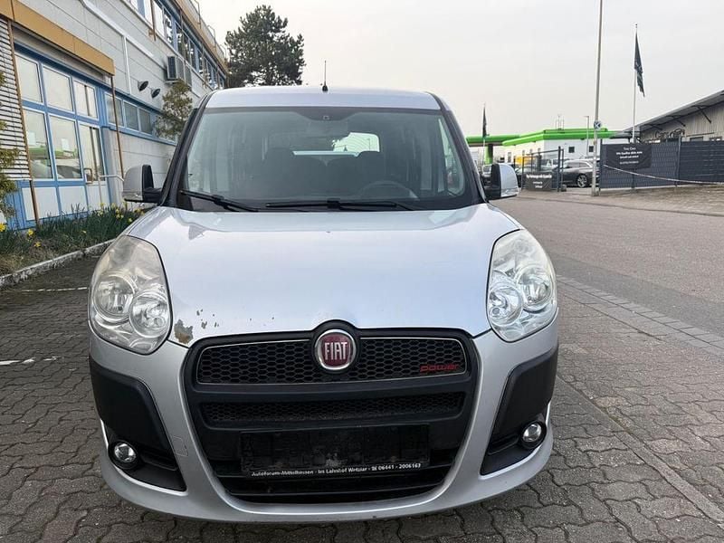 Gebraucht Fiat Doblò 135 PS (99 kW) 2010 Silber Van / Kleinbus