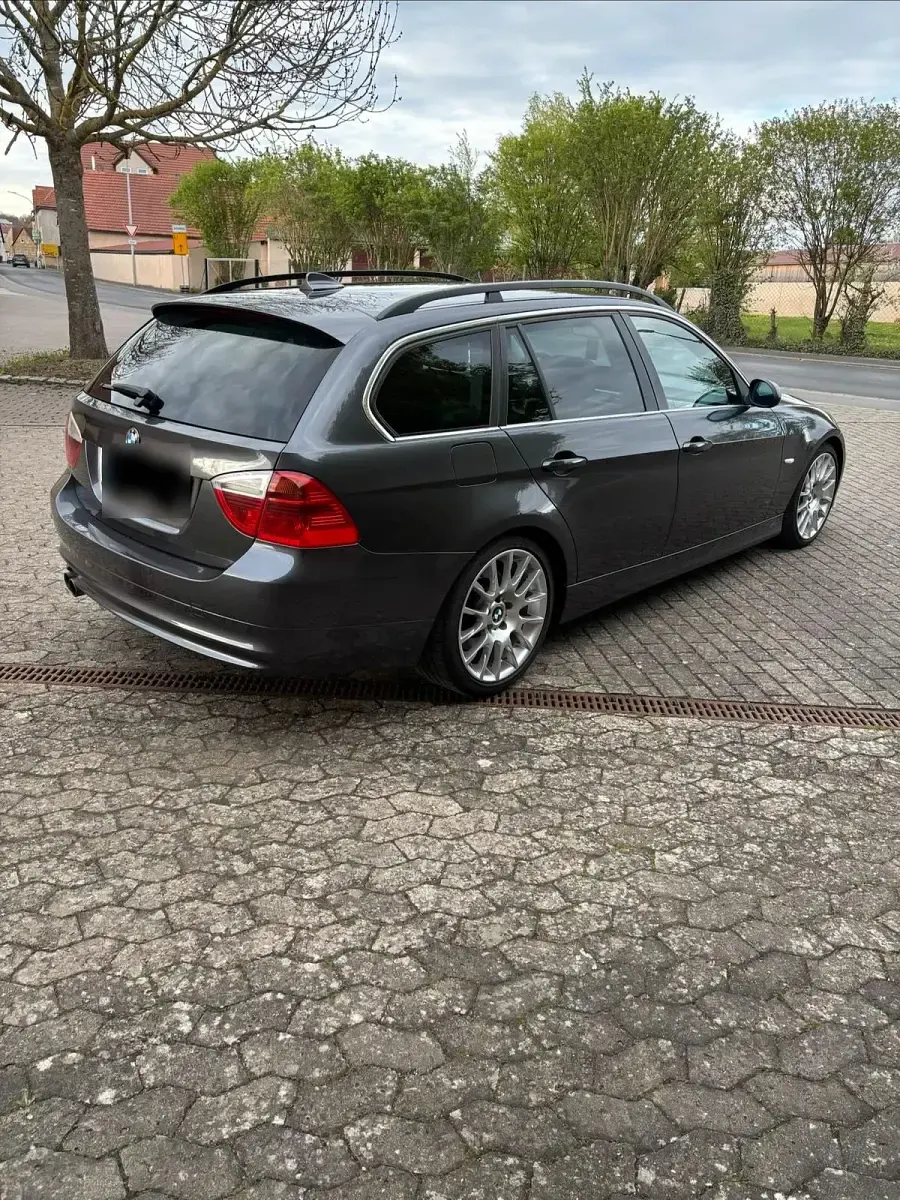 Gebraucht BMW 330 231 PS (169 kW) 2007 Grau Kombi