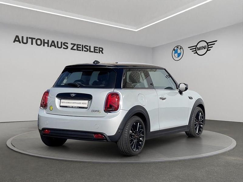 Gebraucht Mini Cooper SE Hatch 135 kW (184 PS) 2022 White silver Kleinwagen