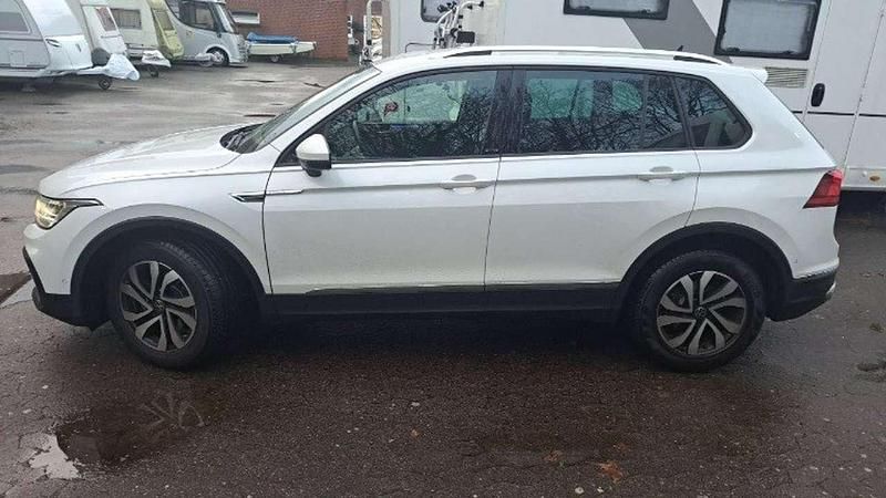 Używany VW Tiguan Active 150 KM (110 kW) 2021 Biały SUV