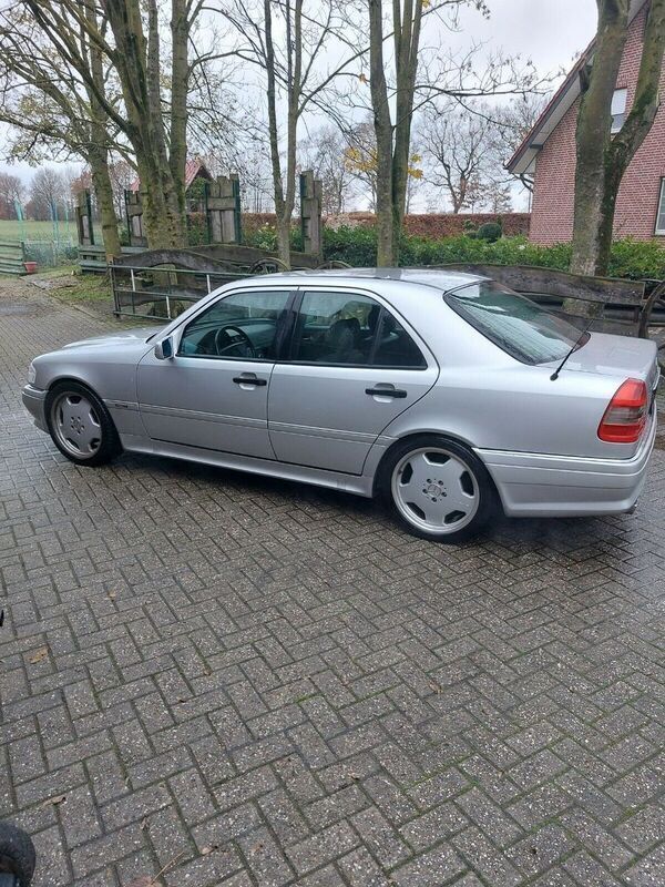 Silber metallic Gebraucht 1994 Mercedes C36 AMG AMG Limousine | 13.500 € - Bild 1/4