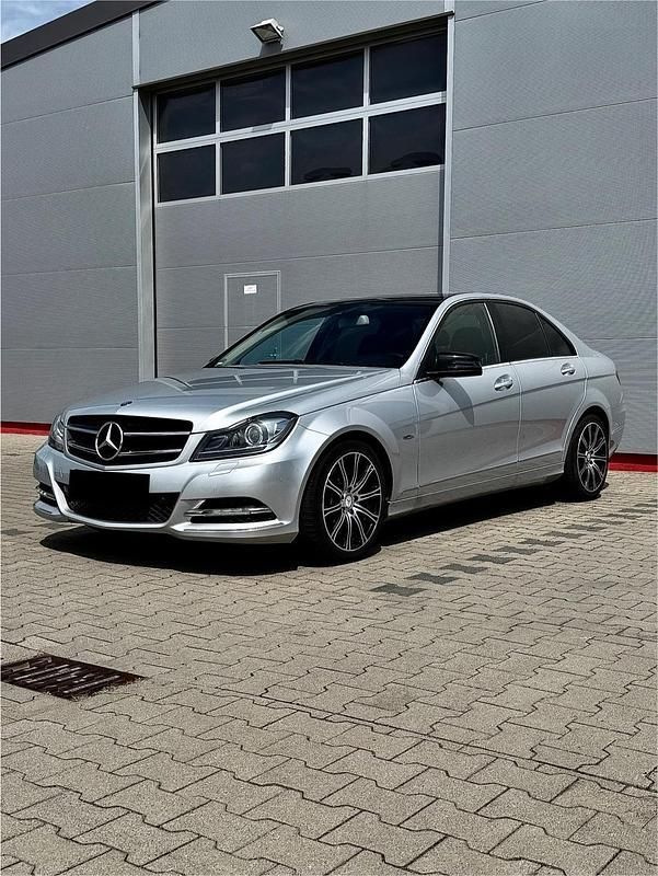 Silber Gebraucht 2012 Mercedes C350 Limousine | 11.950 € (Fairer Preis) - Bild 1/4