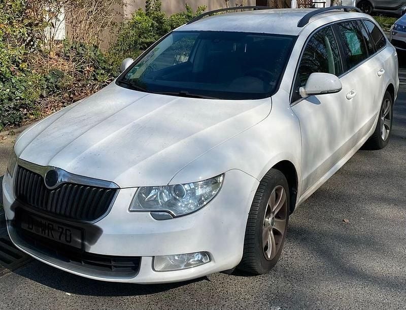 Gebraucht Skoda Superb Ambition 140 PS (102 kW) 2011 Weiß Kombi