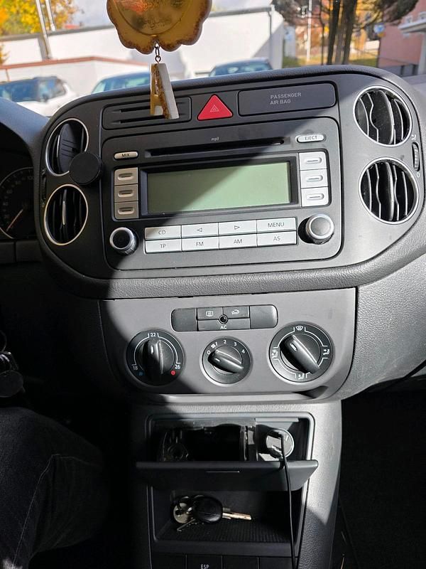 Gelb Gebraucht 2007 VW Golf V Kleinwagen | 2.700 € (Guter Preis) - Bild 1/4