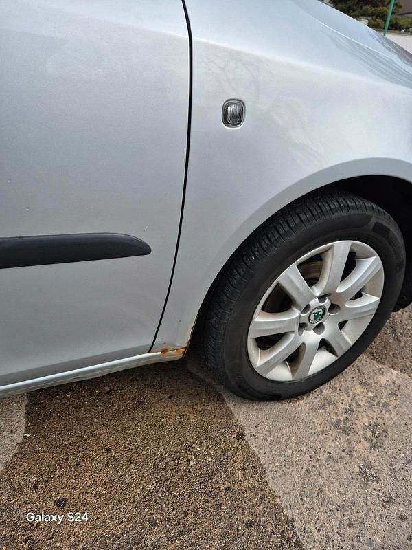 Gebraucht Skoda Roomster 70 PS (51 kW) 2010 Silber Van / Kleinbus