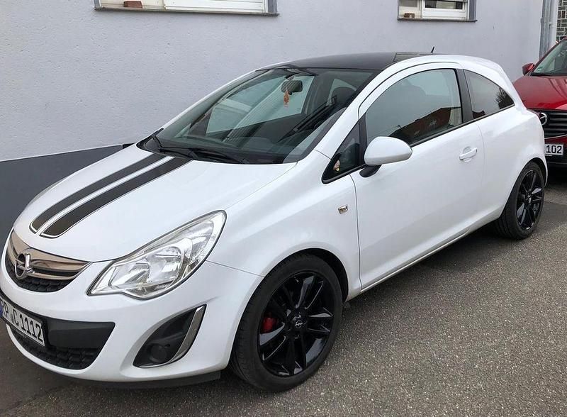 Weiß Gebraucht 2011 Opel Corsa Color Edition Kleinwagen | 4.750 € (Etwas zu teuer) - Bild 1/4