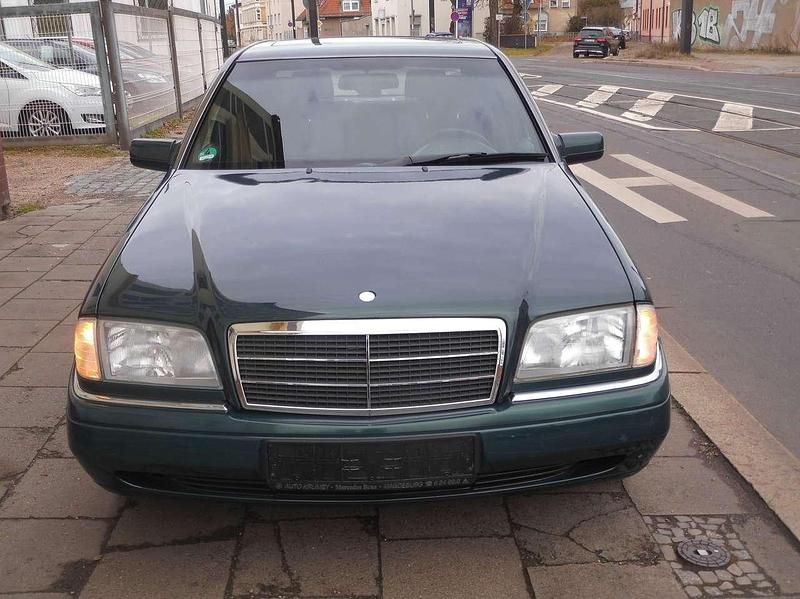 Grün Gebraucht 1996 Mercedes C180 Elegance Limousine | 6.200 € - Bild 1/4