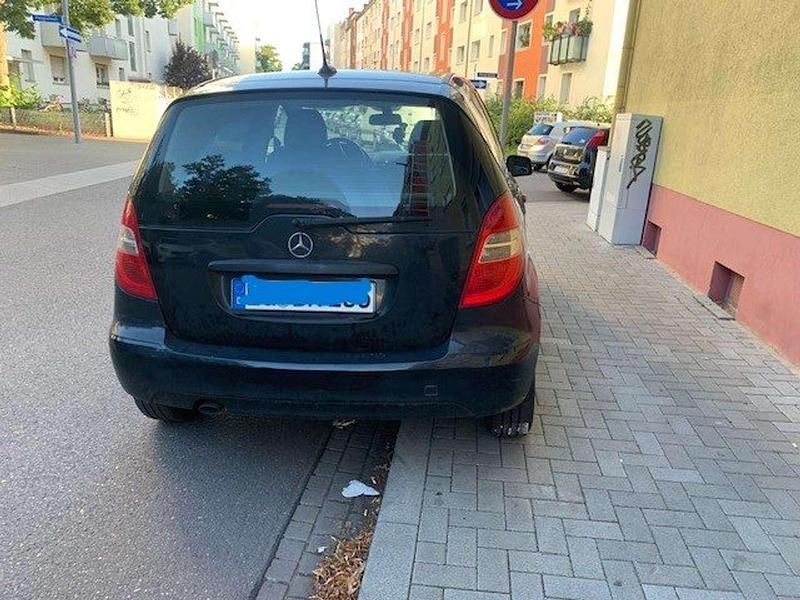 Gebraucht Mercedes A180 109 PS (80 kW) 2010 Schwarz Kleinwagen