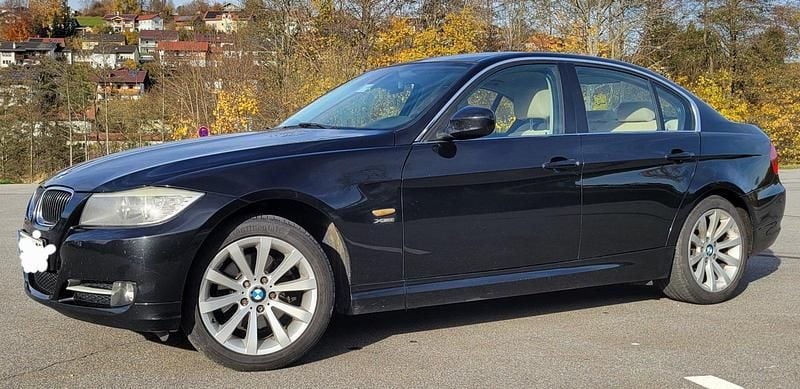 Gebraucht BMW 320 184 PS (135 kW) 2011 Schwarz Limousine