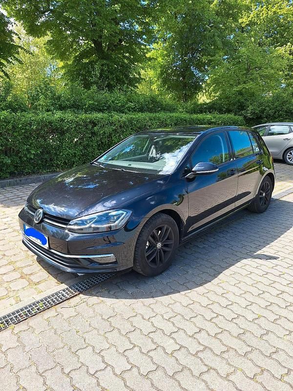 Gebraucht VW Golf VII Comfortline 150 PS (110 kW) 2019 Schwarz Limousine