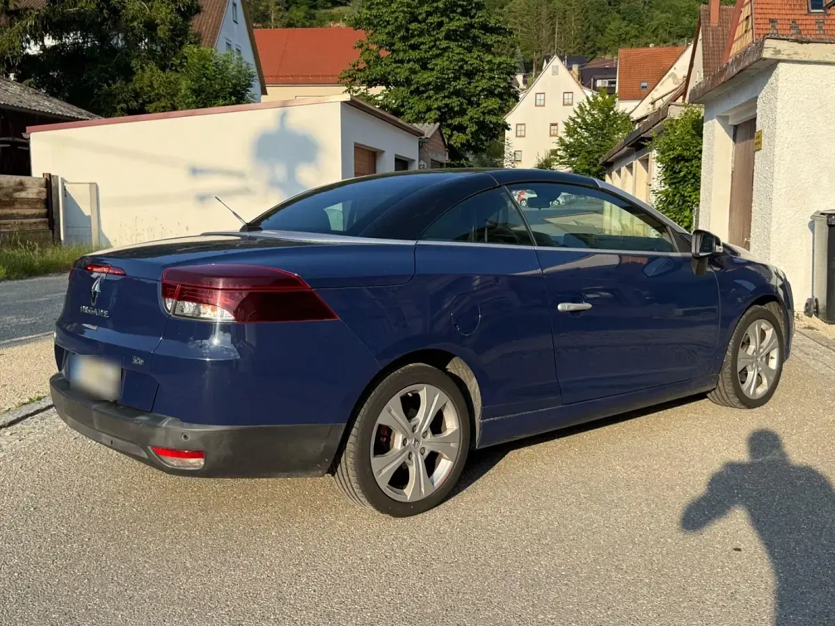 Gebraucht Renault Mégane Cabriolet Dynamique 131 PS (96 kW) 2010 Blau Cabrio