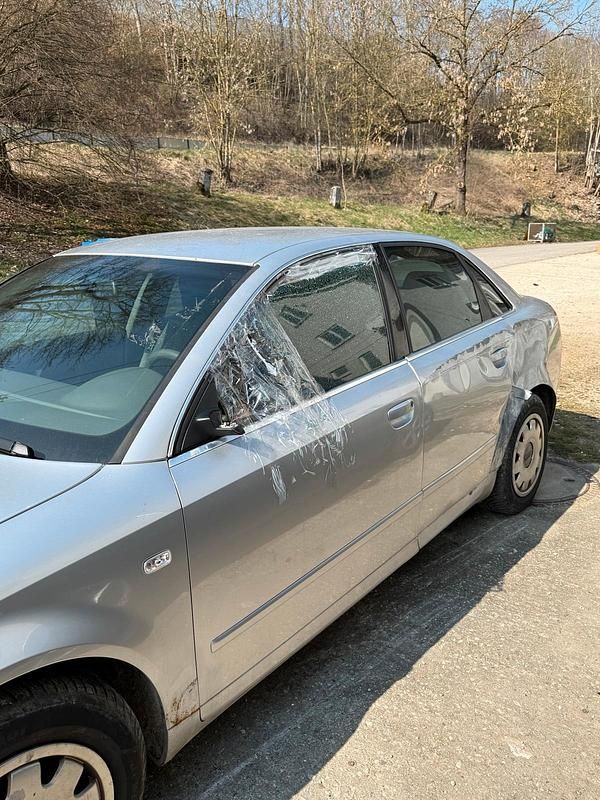 Gebraucht Audi A4 135 PS (99 kW) 2000 Silber Limousine