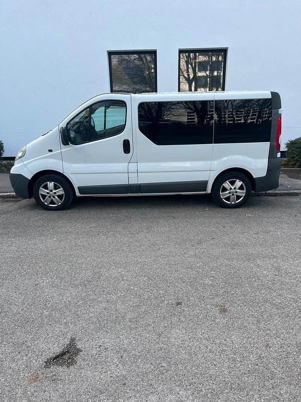 Weiß Gebraucht 2012 Opel Vivaro Van / Kleinbus | 8.900 € - Bild 1/4