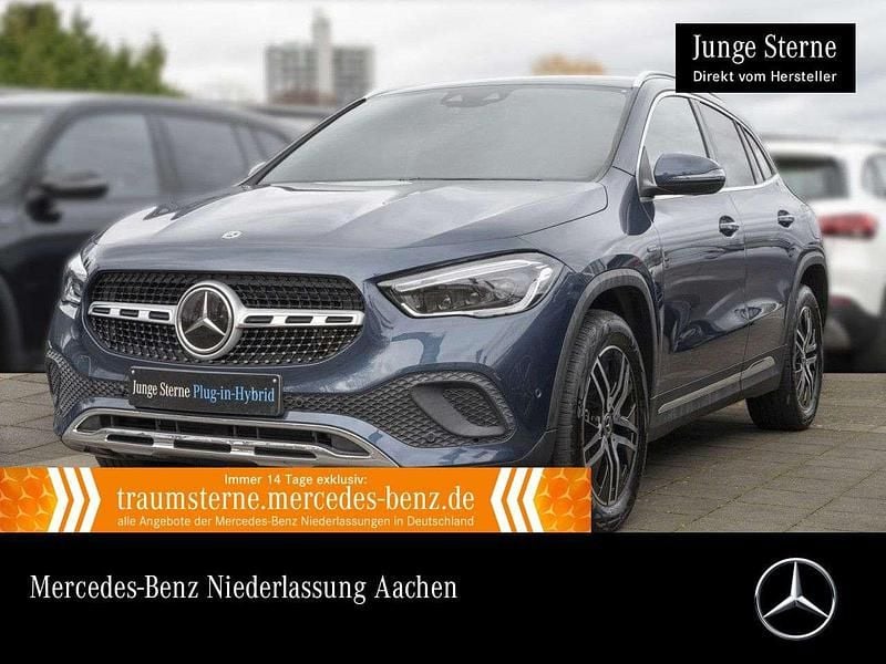 Blau Gebraucht 2020 Mercedes GLA250 Progressive SUV | 31.890 € (Etwas zu teuer) - Bild 1/3