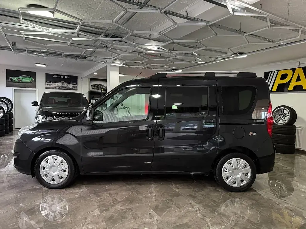 Gebraucht Opel Combo Edition 120 PS (88 kW) 2017 Schwarz Van / Kleinbus