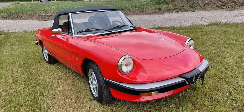 Gebraucht Alfa Romeo Spider 103 PS (75 kW) 1984 Rot Cabrio