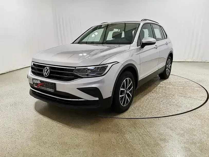 Second-hand VW Tiguan Life 150 CP (110 kW) 2022 Argintiu SUV