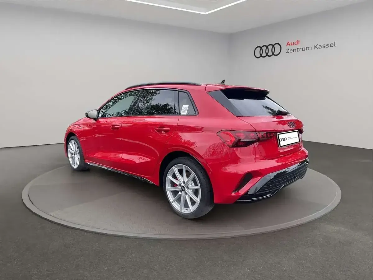 Gebraucht Audi A3 S-Line 272 PS (200 kW) 2025 Rot Limousine