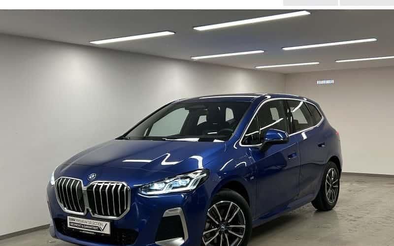 M portimao blau Gebraucht 2024 BMW 225 Active Tourer M Sport Van / Kleinbus | 42.850 € (Teuer) - Bild 1/4