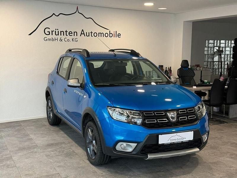 Blau Gebraucht 2018 Dacia Sandero Celebration Kleinwagen | 10.750 € (Fairer Preis) - Bild 1/4