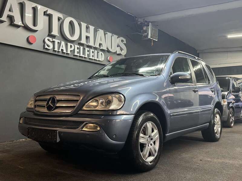 Hellblau Gebraucht 2005 Mercedes ML400 Edition SUV | 8.999 € - Bild 1/4